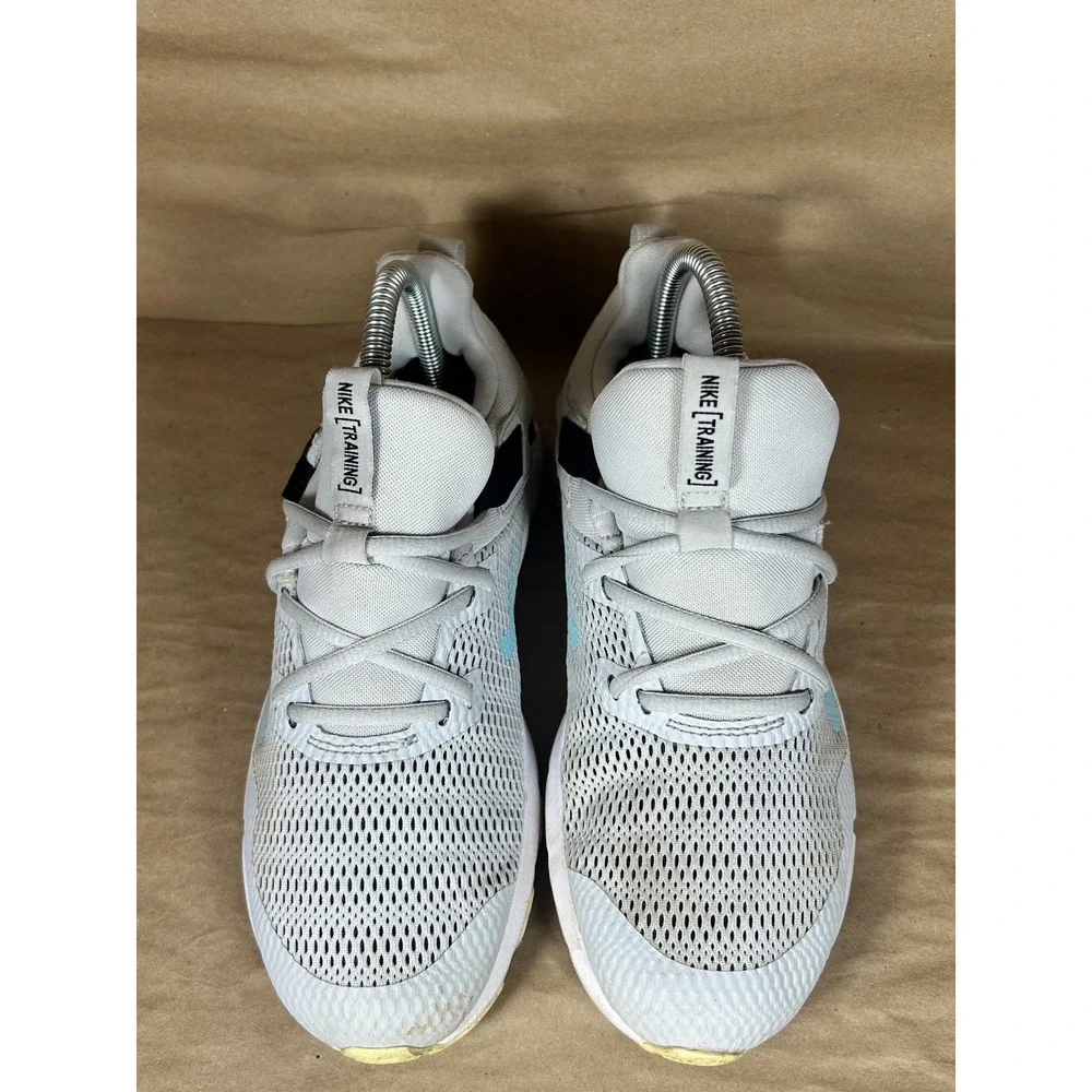 Nike legend essential